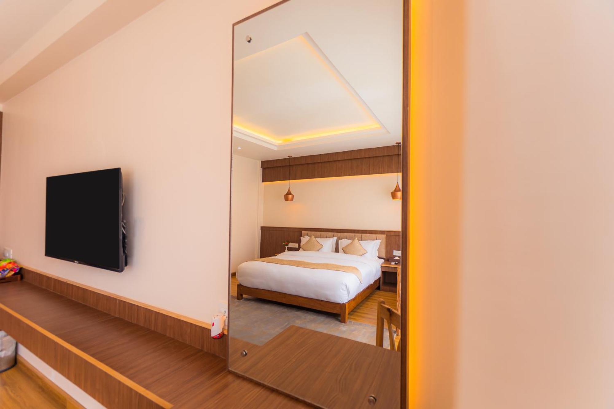 Temple Himalaya Hotel & Spa Pokhara Eksteriør bilde