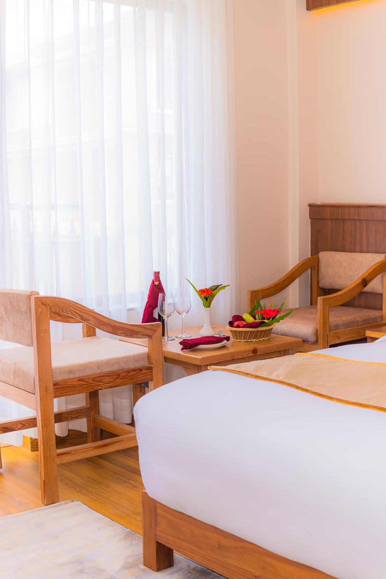 Temple Himalaya Hotel & Spa Pokhara Eksteriør bilde
