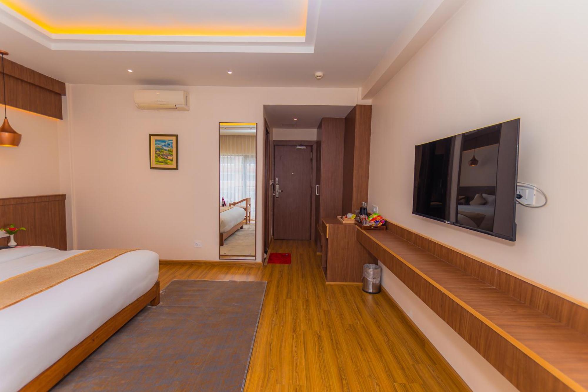 Temple Himalaya Hotel & Spa Pokhara Eksteriør bilde