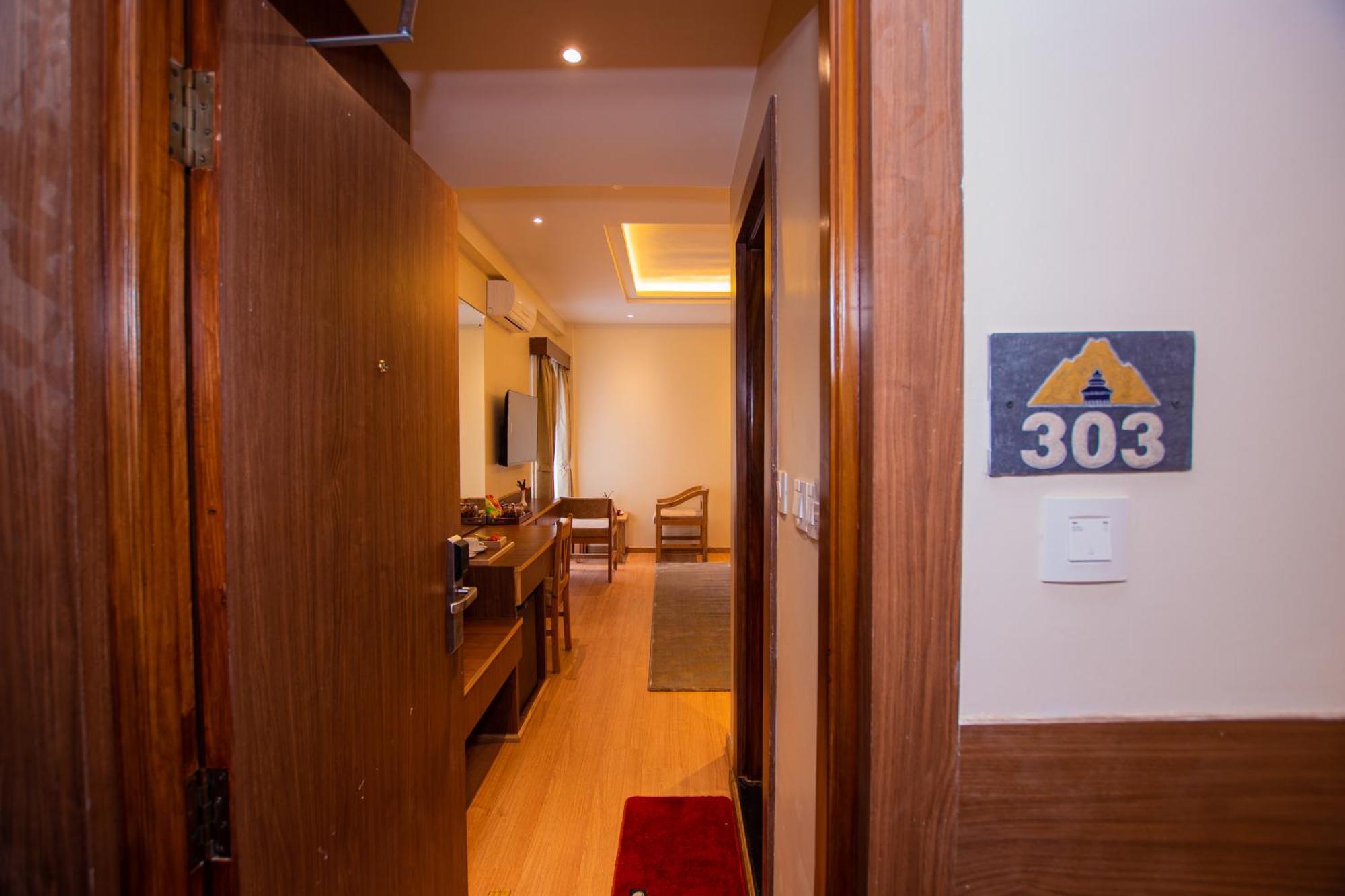 Temple Himalaya Hotel & Spa Pokhara Eksteriør bilde