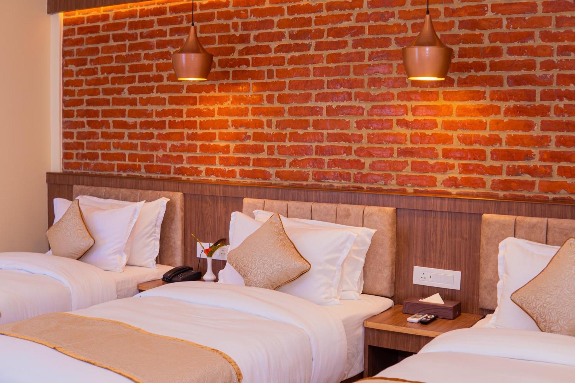 Temple Himalaya Hotel & Spa Pokhara Eksteriør bilde