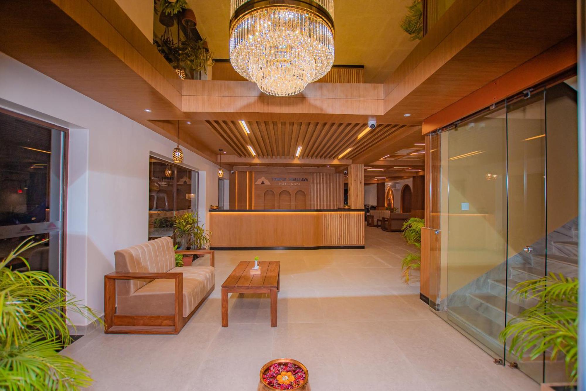 Temple Himalaya Hotel & Spa Pokhara Eksteriør bilde