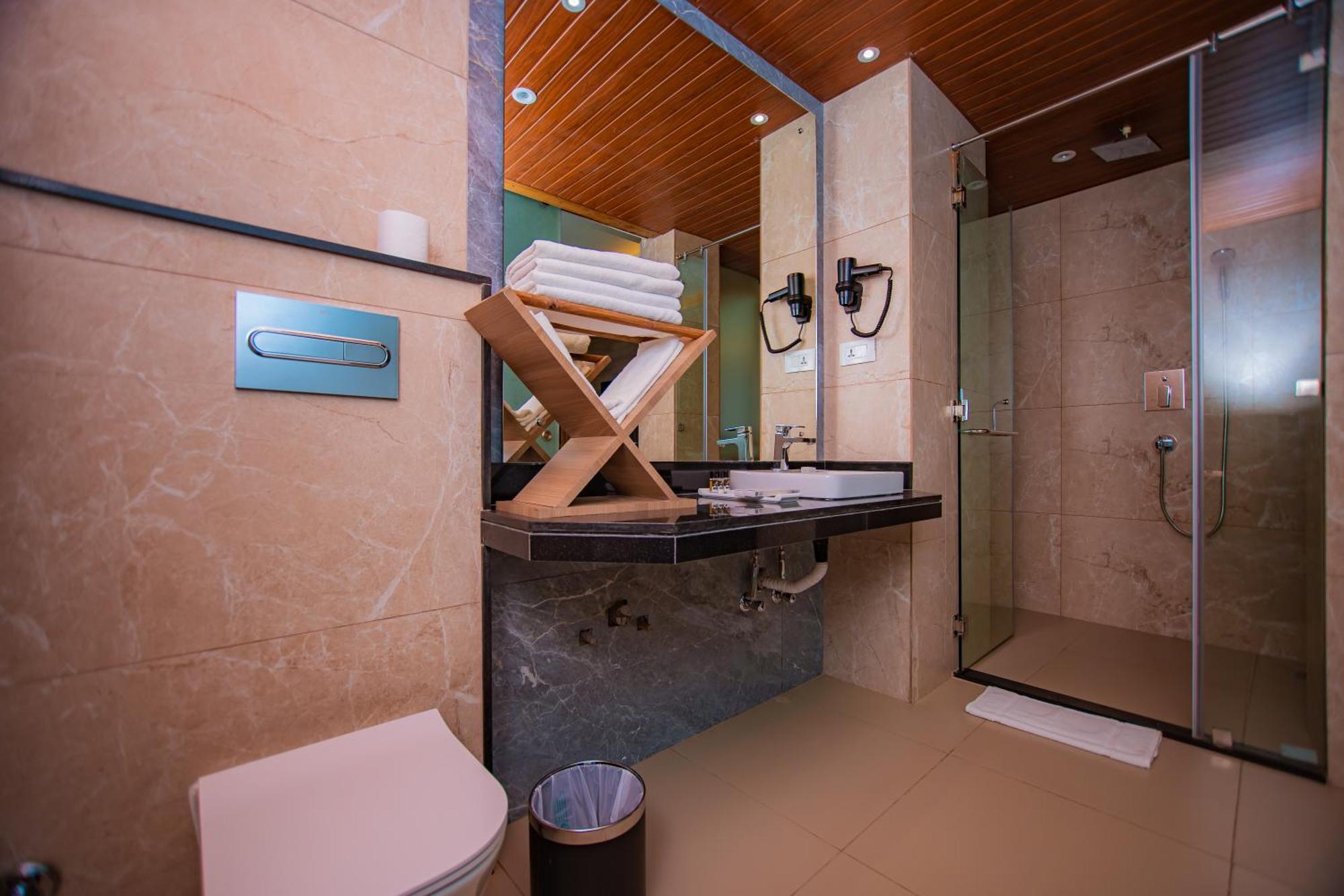 Temple Himalaya Hotel & Spa Pokhara Eksteriør bilde