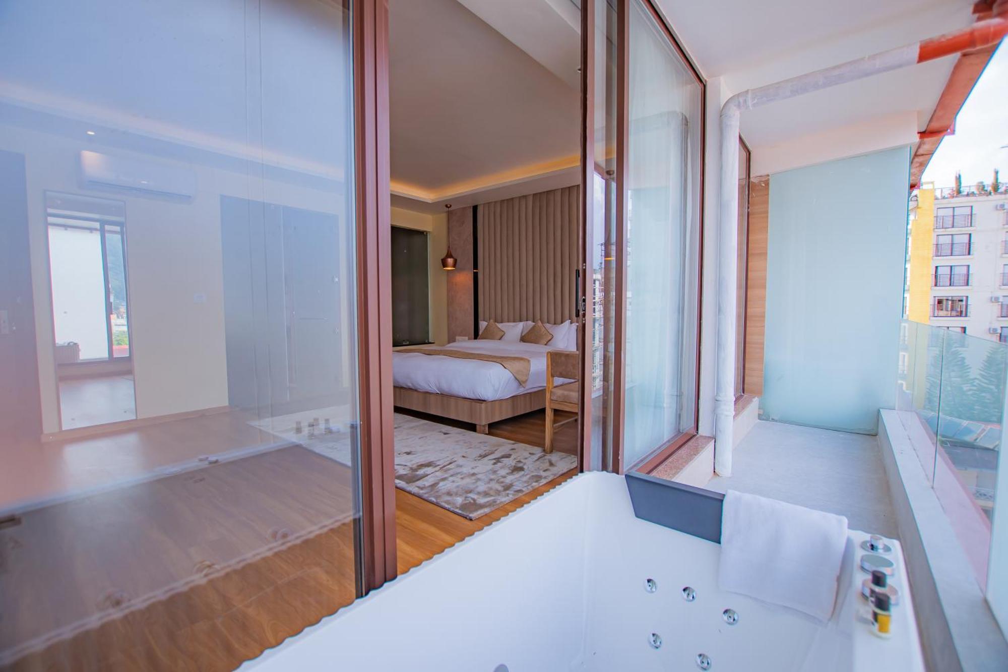 Temple Himalaya Hotel & Spa Pokhara Eksteriør bilde
