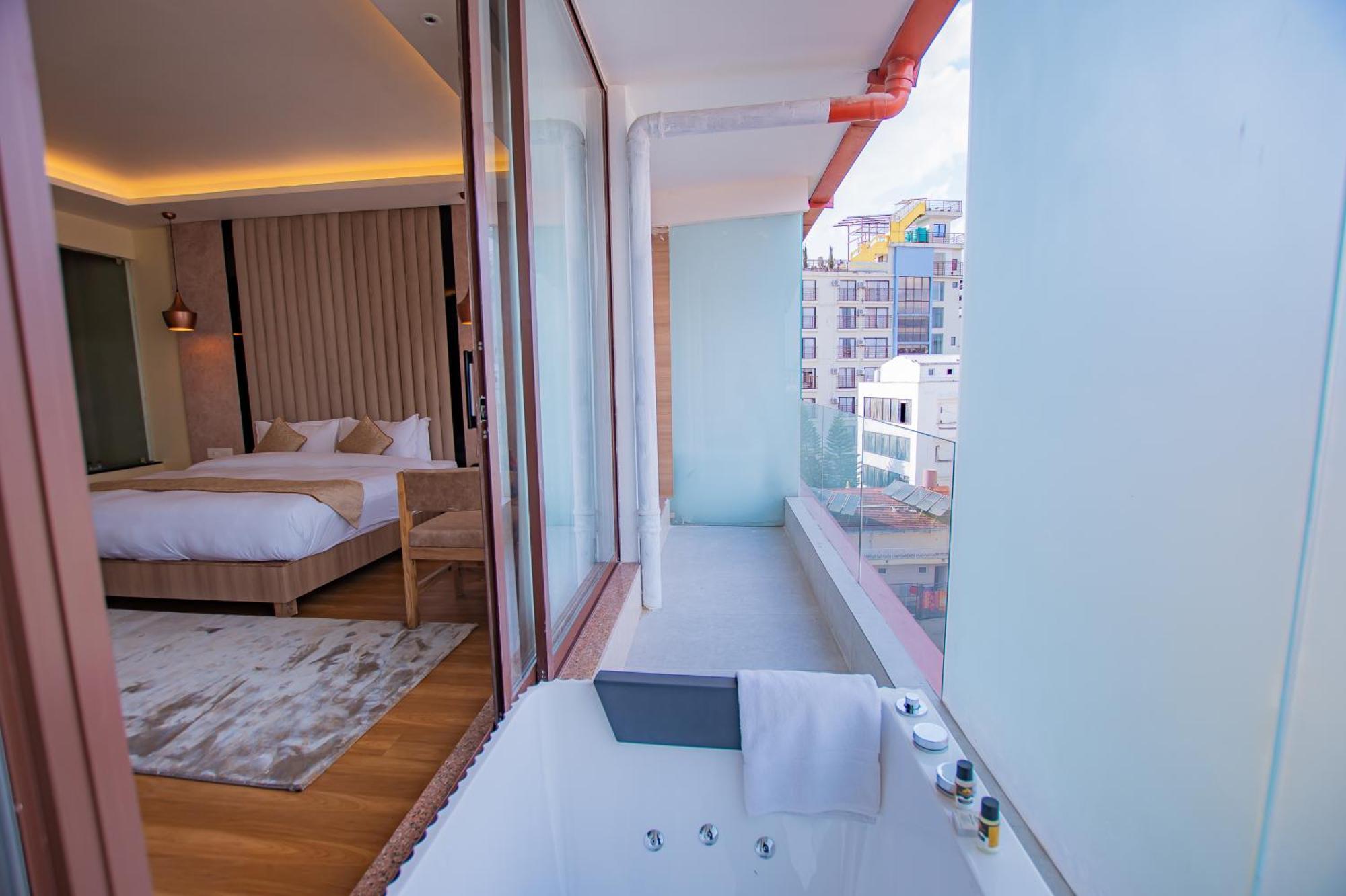 Temple Himalaya Hotel & Spa Pokhara Eksteriør bilde